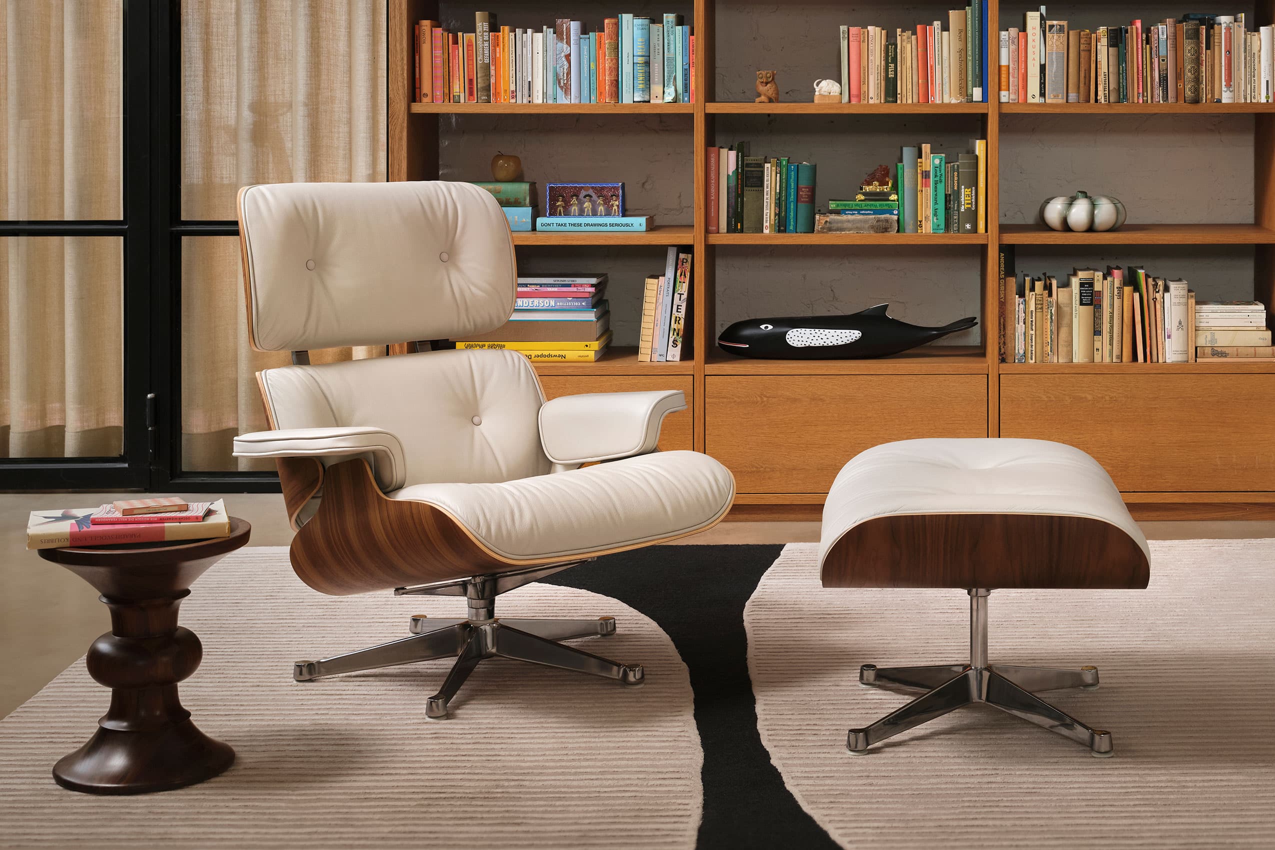Vitra Eames Lounge Chair & Ottoman mit Polster weiss